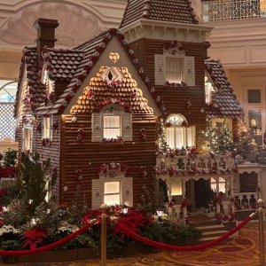 grand-floridian-christmas-ginger-bread-house.jpg