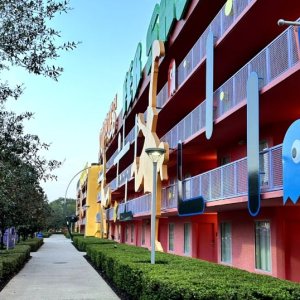 Disney-pop-century-resort-building.jpg