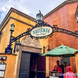 wdw-2024-epcot-la-hacienda-de-san-angel-review-atmosphere-restaurant-700x525.webp
