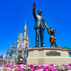 wdw-2023-magic-kingdom-mk-cinderella-castle-partners-statue-stock-3-700x525.webp