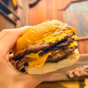 2025-dlr-red-rose-taverne-triple-bacon-cheeseburger-1-700x494.webp