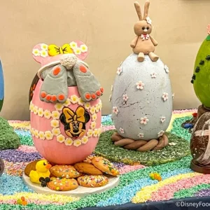 2024-contemp-easter-egg-display-minnie-mouse-and-bunny-2-700x525.webp